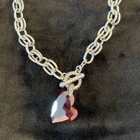 Floating heart pendant chain necklace. 20 inches in length excluding the clasp. - Picture 2 of 3